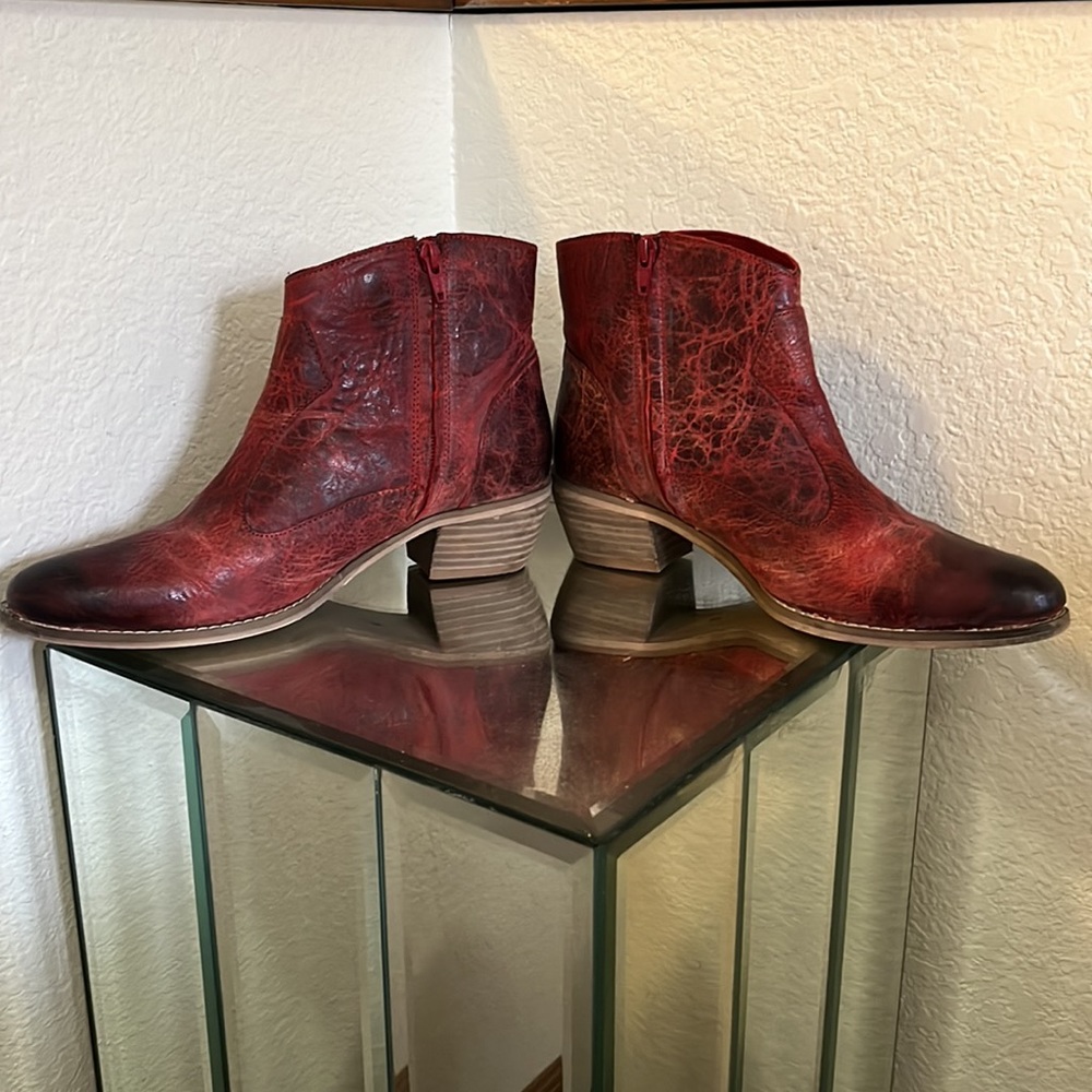 DIBA Red Distressed booties - Picture 3 of 7